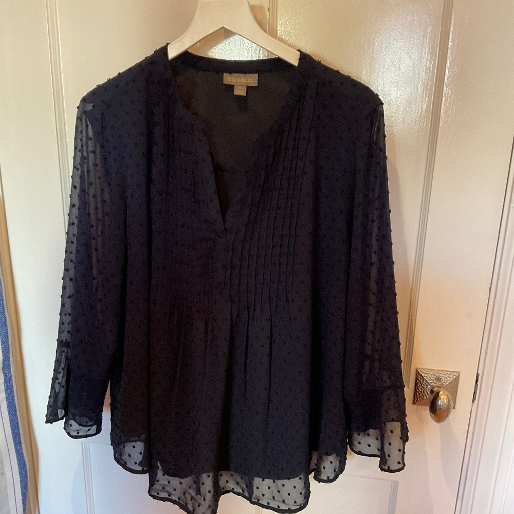 Style & Company navy Swiss dot, ruffle sleeve top, XL